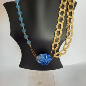 COLLANA DA DONNA CATENA DORATA, FIORE IN RESINA BLU E PERLE IN AGATA (SPED. GRATUITA ESCL. ISOLE)
