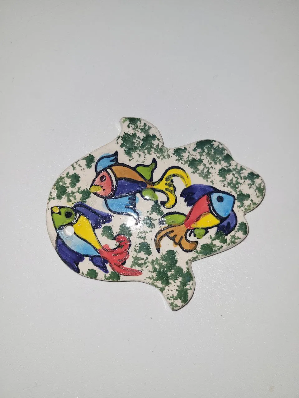 Mano di Fatima con pesci disegnati – Ceramica Siciliana Agrigento - immagine 2